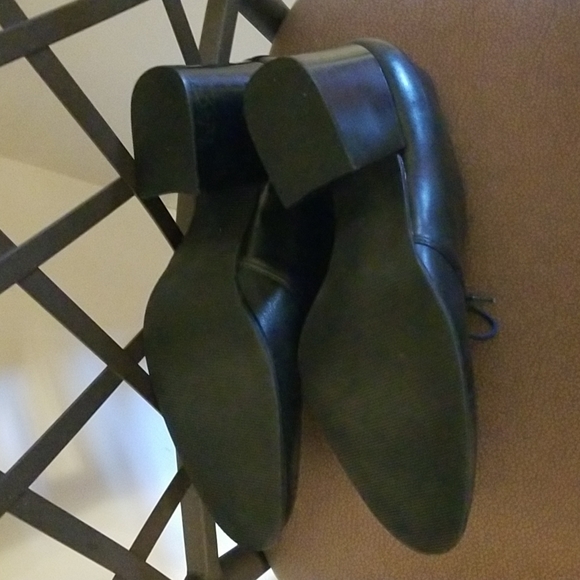Black leather shoes - Picture 6 of 10
